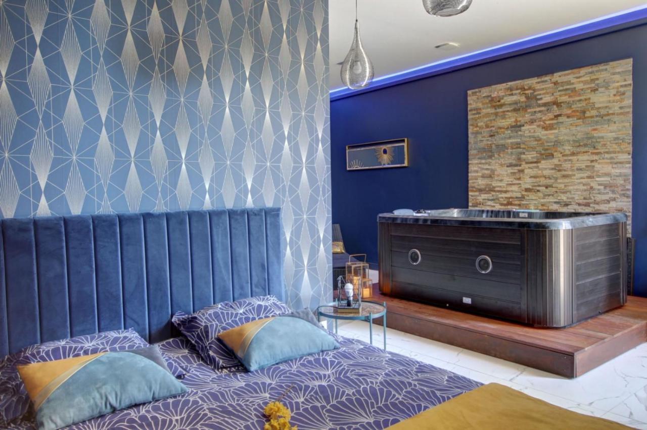 Suite Blue Jacuzzi Le Breuil  エクステリア 写真