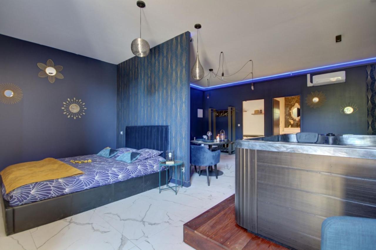 Suite Blue Jacuzzi Le Breuil  エクステリア 写真