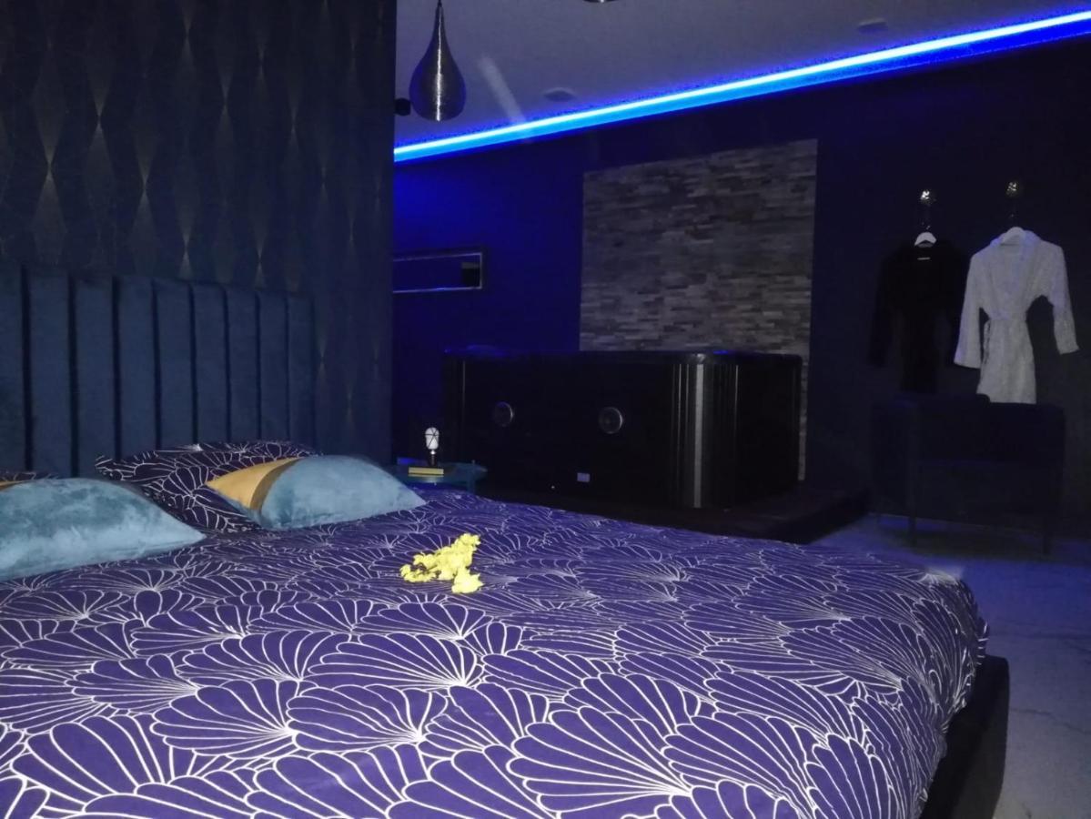 Suite Blue Jacuzzi Le Breuil  エクステリア 写真