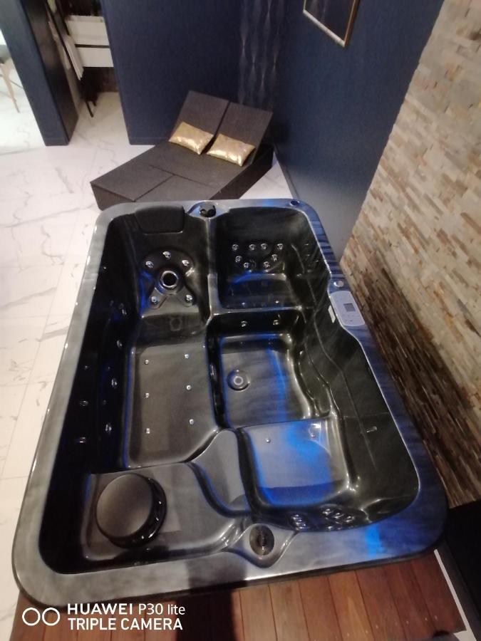 Suite Blue Jacuzzi Le Breuil  エクステリア 写真